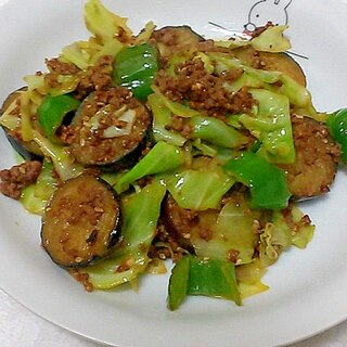 茄子とひき肉と野菜の簡単ゴマ味噌炒め